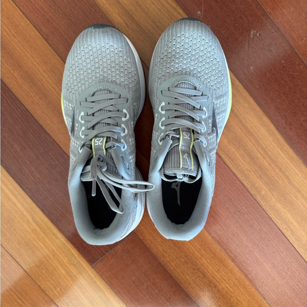 Mizuno Gray Running Shoes